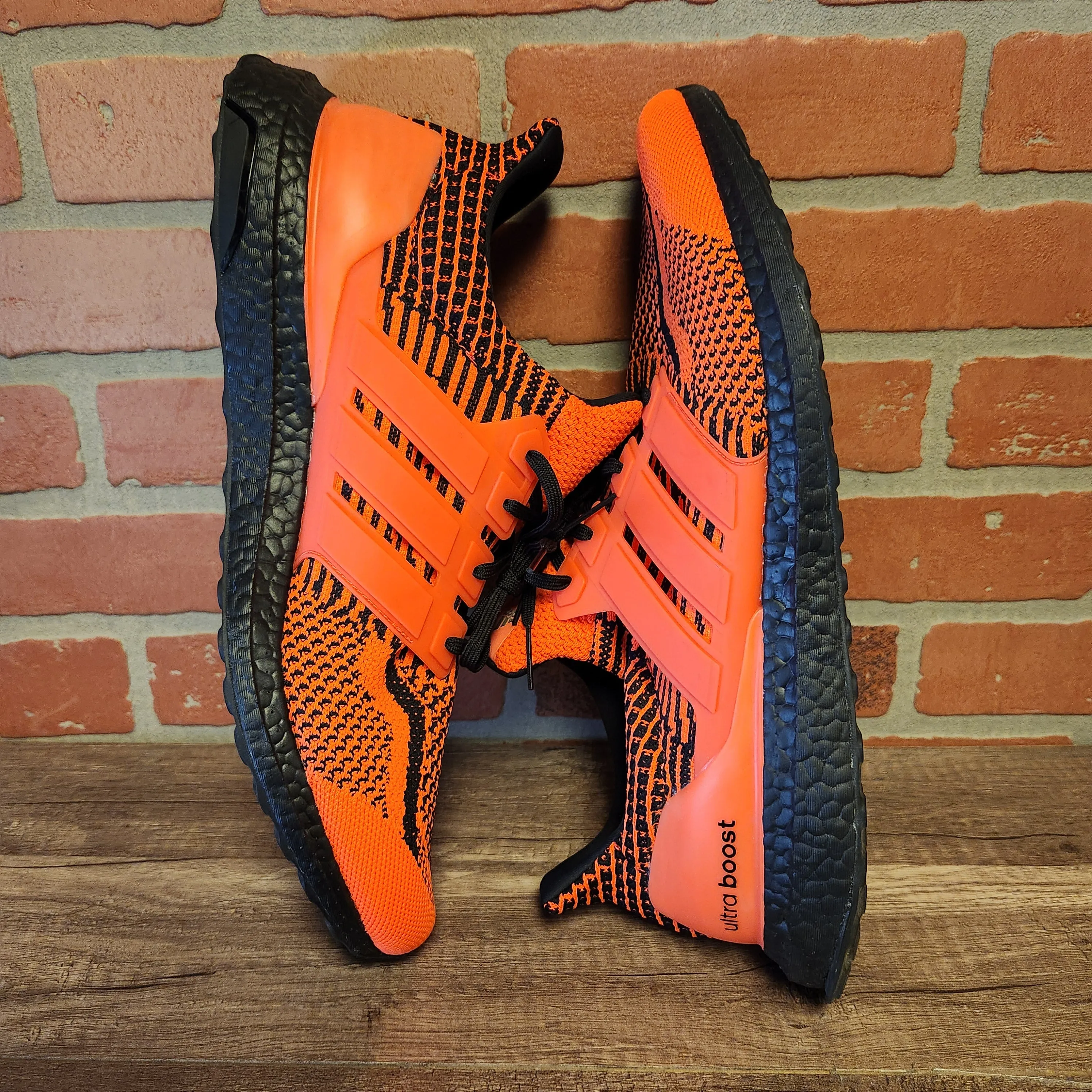 Adidas Ultraboost 5.0 DNA Solar Red