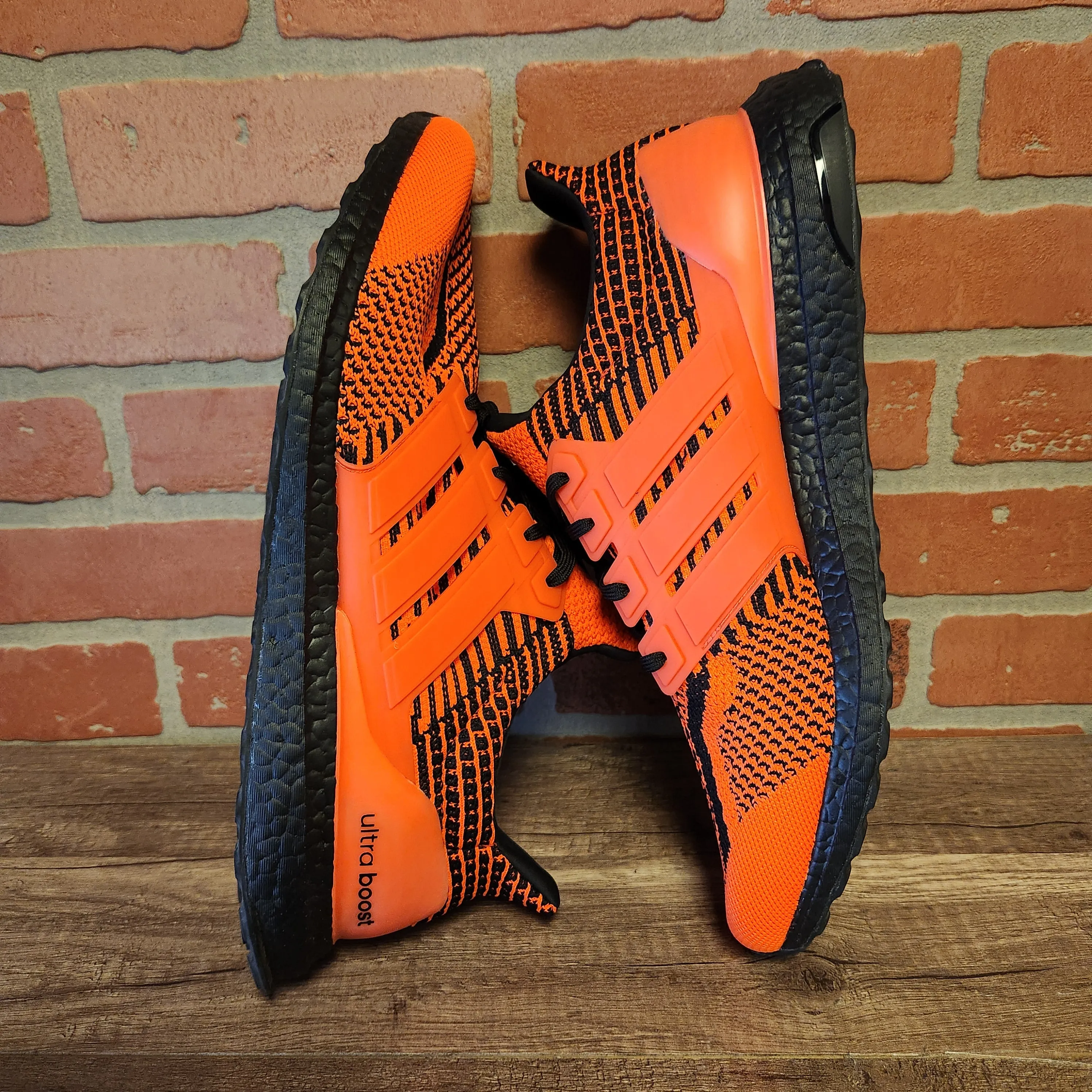 Adidas Ultraboost 5.0 DNA Solar Red