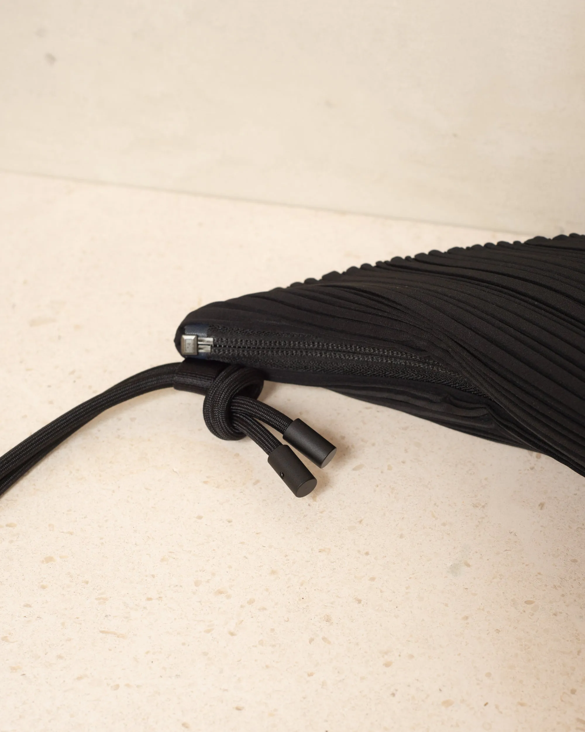 Black Leaf Pleats Bag