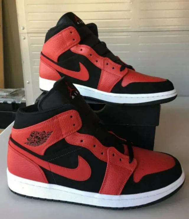 Nike air jordan 1 mid reverse bred