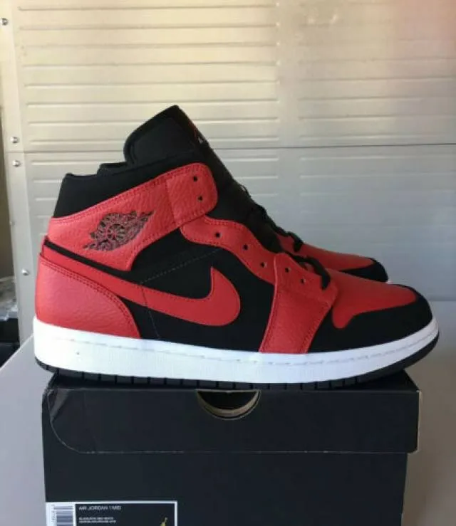 Nike air jordan 1 mid reverse bred