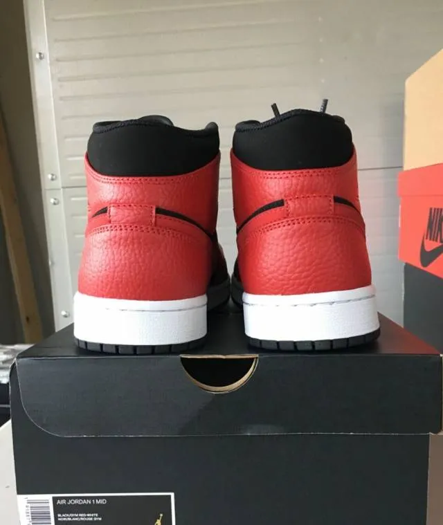 Nike air jordan 1 mid reverse bred