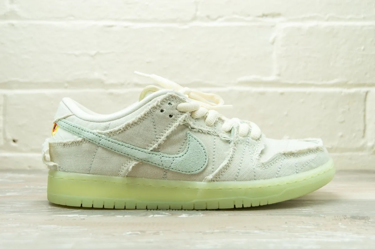 Nike SB Dunk Low Mummy DM0774 111