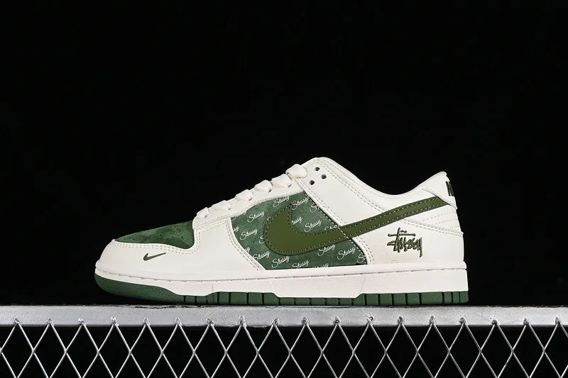 Stussy x Nike SB Dunk Low Off White Green CF3688-008