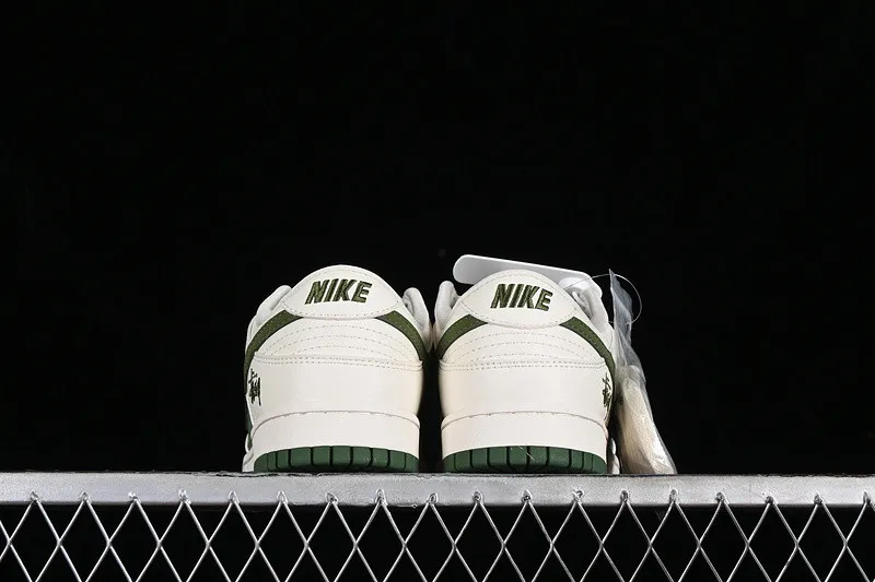 Stussy x Nike SB Dunk Low Off White Green CF3688-008