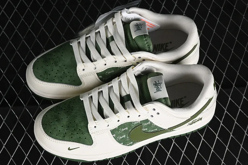 Stussy x Nike SB Dunk Low Off White Green CF3688-008