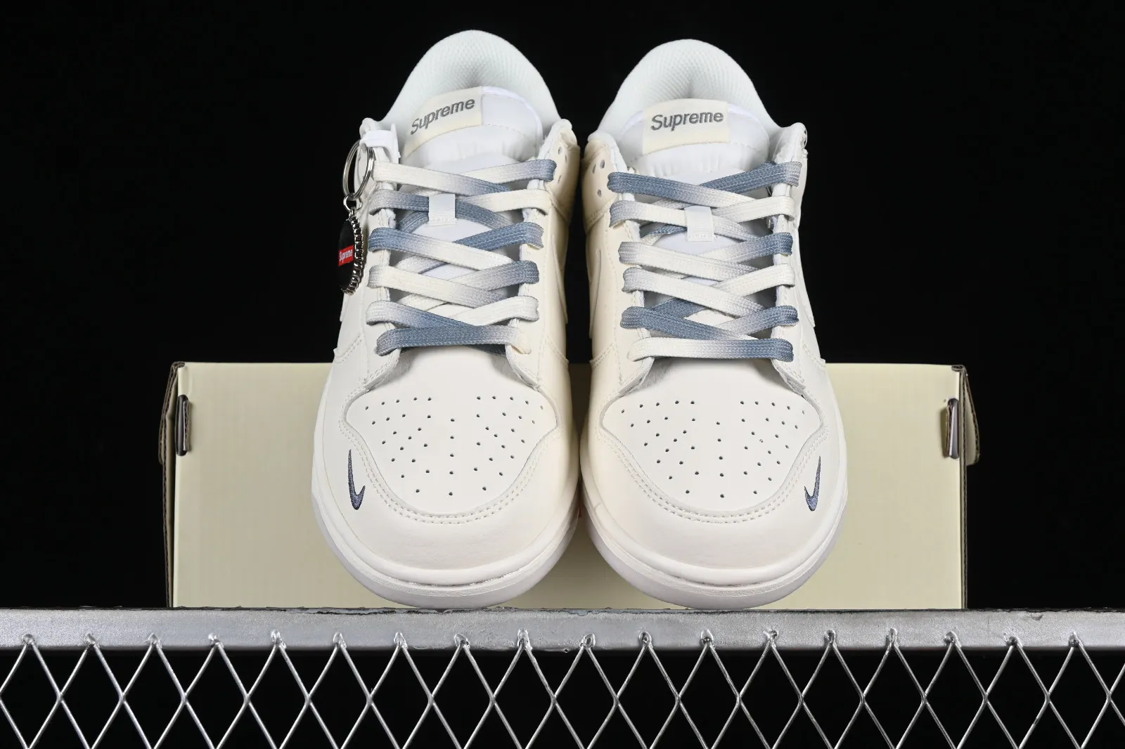 Supreme x Nike SB Dunk Low Off White Grey BB8675-105