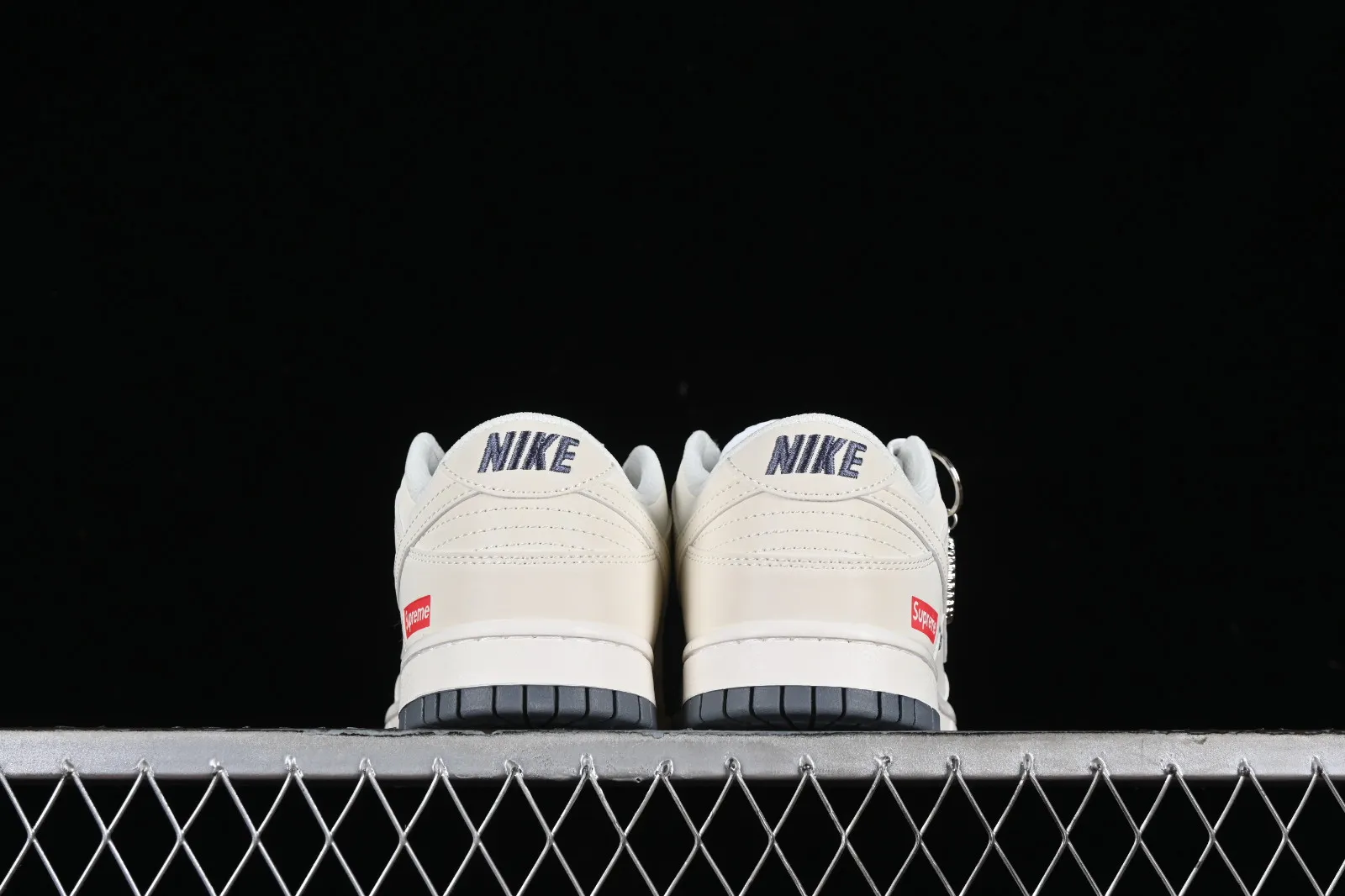 Supreme x Nike SB Dunk Low Off White Grey BB8675-105